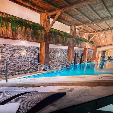 In - 35 M² With Pool * Lens